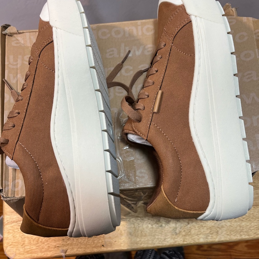 Dr. Scholl’s Platforms Sneakers.  Size:  8 - Picture 4 of 11
